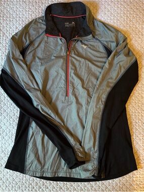 Mizuno Lightweight Half-Zip Jacket in Gray and Black